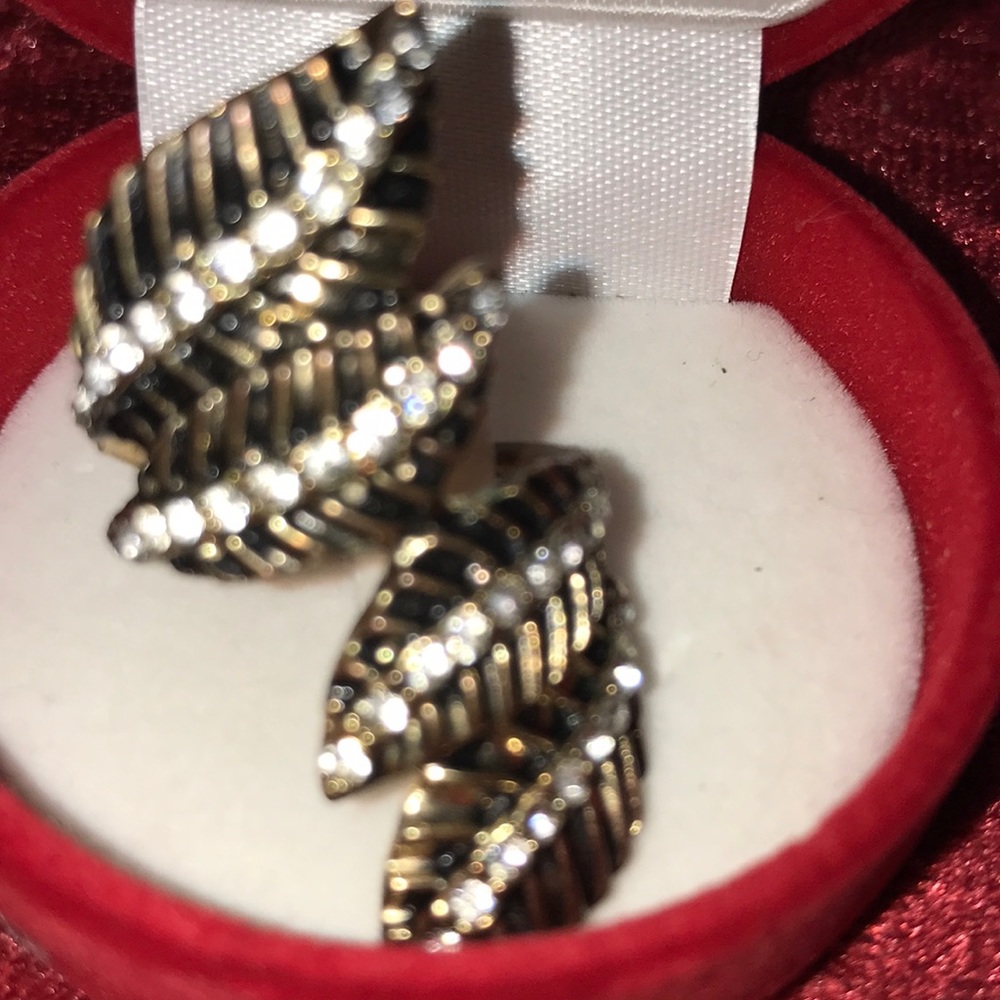 Gold/Black CZ Spiral  Leaf ring, Sz. 7.
